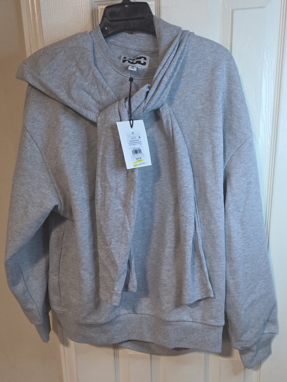 Stylish Heather Grey Sweatshirt with Attached Scarf Detail.💗New With Tags.